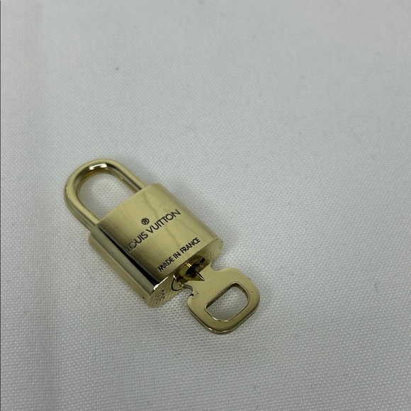 Louis Vuitton Lock Number 300 Just cleaned With Brass Polish Great Condition - Picture 2 of 8